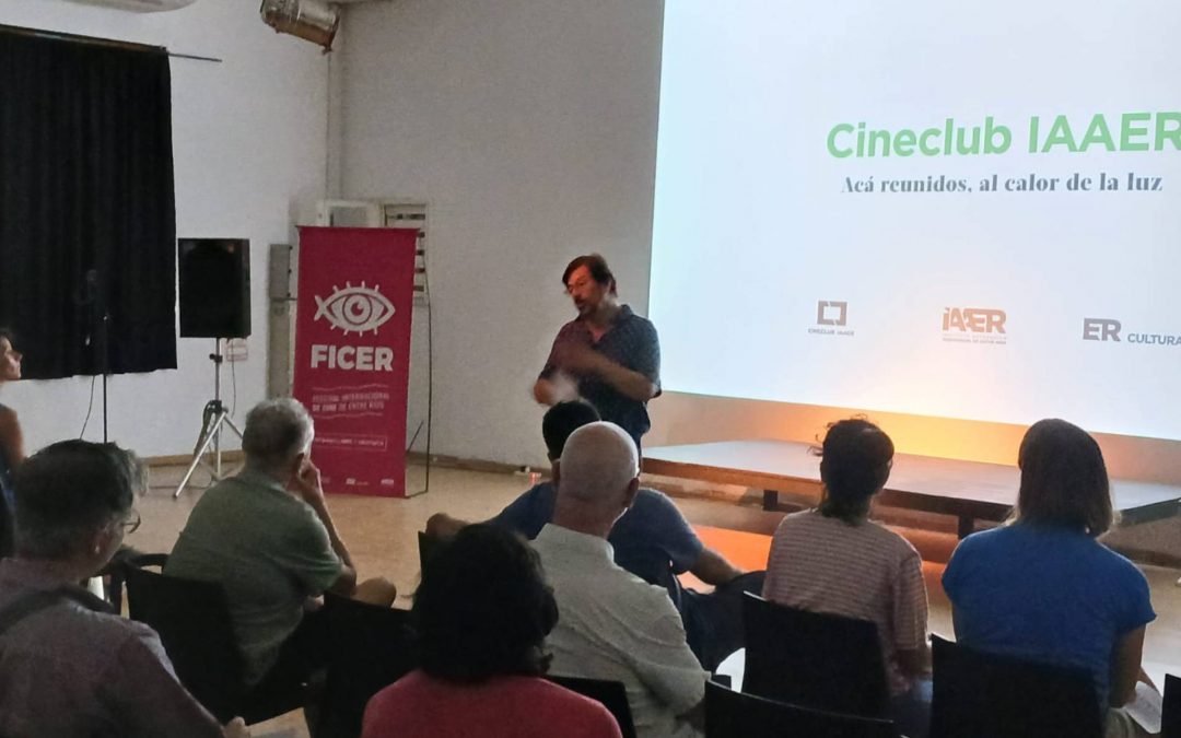 Con una buena convocatoria de público este martes comenzó el Cineclub del IAAER