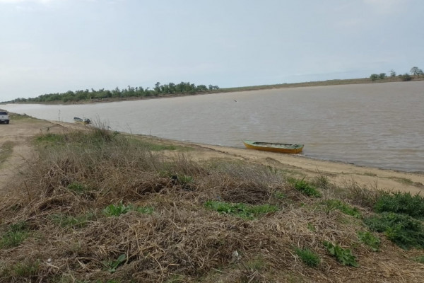 Se aborda de forma conjunta la situación crítica generada por la bajante del río en Victoria